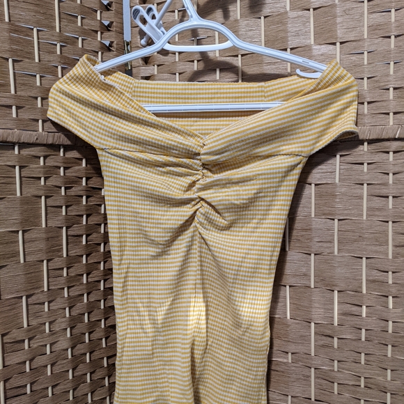 🌺Moving Sale!🪴 Reformation Sunrise top - Picture 6 of 10